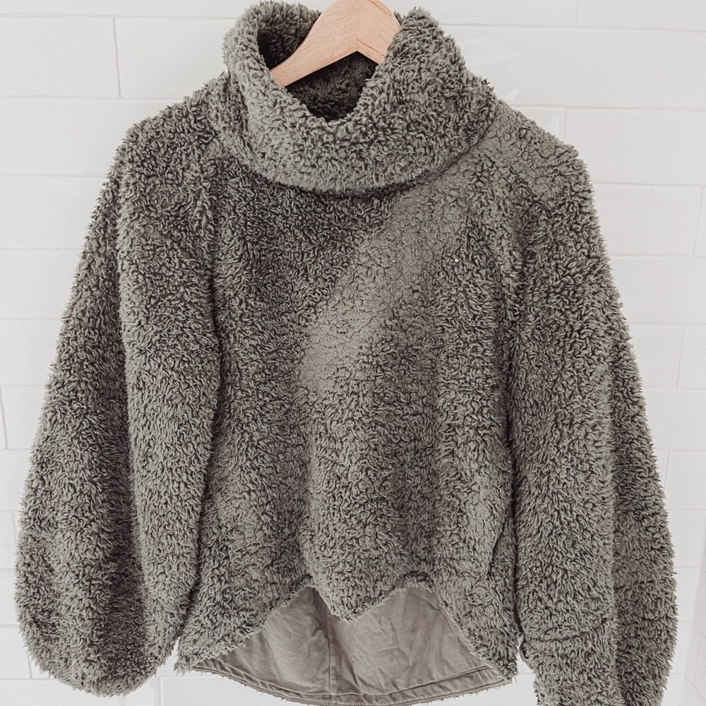 Lululemon Warm Restore Sherpa Pullover, army green